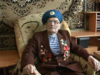 Старейший десантник Смоленска отмечает 92-ой день рождения