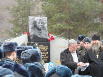 Памятный монумент Маргелову открыли в Нижнем Новгороде