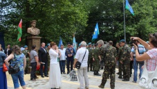 В Симферополе открыли памятник командующему ВДВ