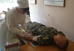 Днепропетровские десантники спасают больных детей