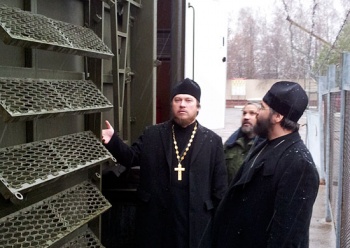 Архимандрит Украинской православной церкви Московского патриархата побывал в гостях у российских десантников