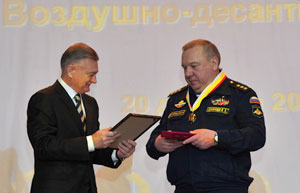Командующий ВДВ РФ Владимир Шаманов стал Почётным гражданином Рязанской области