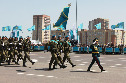 Военный парад в честь Дня защитника Отечества, Астана 7 мая 2014 г.
Пеший парадный расчет Аэромобильных войск ВС РК, возглавляемый командующим АэМВ генерал-майором Даулетом Оспановым.