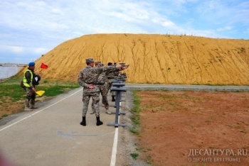 В 36-й десантно-штурмовой бригаде проходят соревнования по офицерскому троеборью