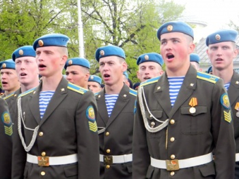 В солдатском строю в Рязани в этом году лучше всех спели десантники