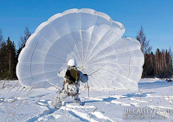 Спецназ ЗВО приступил к парашютным прыжкам в Тамбовской области