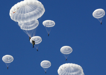 В зимнем периоде обучения 2020 года десантники совершили более 31 000 прыжков с парашютом и десантировали более 40 единиц техники и грузов