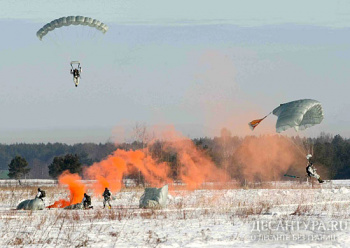 Спецназ ЦВО совершили более 5 тысяч прыжков с парашютом в зимнем периоде обучения