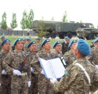 Молодое пополнение казахстанских десантников приняло присягу на верность Отечеству
