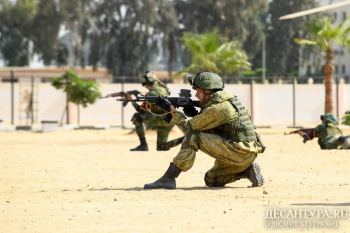 Разведчики 7-й дивизии ВДВ провели штурм здания на учении в Египте