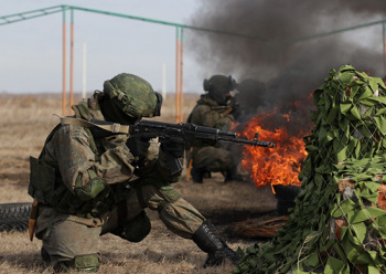 Спецназ ЦВО на учении под Новосибирском отработал поиск и уничтожение условных боевиков