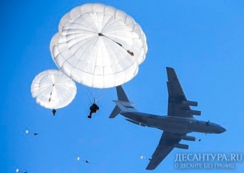 Морские пехотинцы ВМФ России совершили в 2015 году около 22000 прыжков с парашютом
