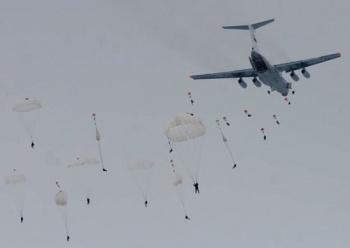 Более 9,5 тыс. прыжков с парашютом совершили десантники в 2013 г. под Волгоградом