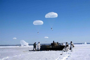 С 13 по 17 февраля 2012 года десантники совершили свыше 4,5 тысяч прыжков с парашютом