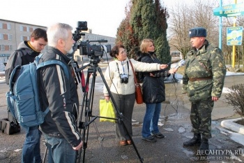 Журналисты национальных и местных СМИ в ходе пресс-тура убедились в том, что уровень профессионального мастерства десантников вырос