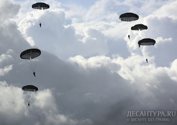 Разведчики 2 бригады спецназа совершили более 1000 прыжков с парашютом в текущем учебном году