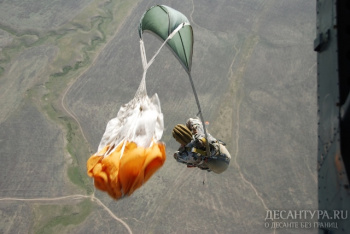 Более 1 500 прыжков с парашютом совершили казахстанские десантники в новом учебном году