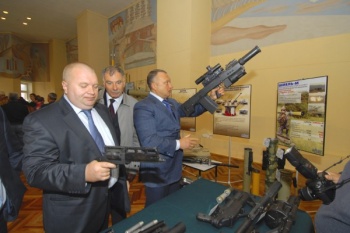 Военные и промышленники обсудили планы по перевооружению ВДВ.