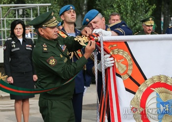 Министр обороны России вручил прославленному соединению ВДВ орден Суворова