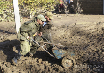 Военнослужащие ВДВ и спецназа ЮВО переброшены в наиболее пострадавшие населенные пункты Кубани