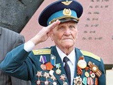 Старейший десантник России получил на 101-м году жизни квартиру в Пскове