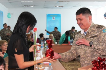 Командование и личный состав столичной ДШБр поздравили женщин-военнослужащих